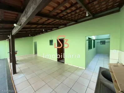Casa com 3 Quartos para alugar, 170m² no Jardim Europa, Uberlândia