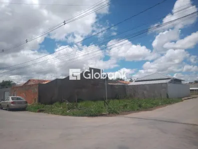 Lote/Terreno à venda, 220m² no Planalto, Montes Claros
