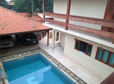 Sobrado com 3 Quartos à venda, 257m² no Jardim Vitória, Suzano