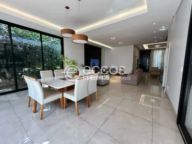 Casa de Condomínio com 4 Quartos à venda, 565m² no Nova Uberlândia, Uberlândia