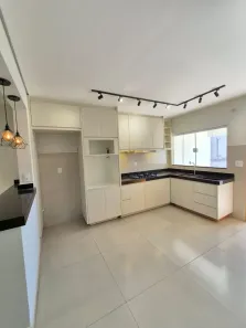 Casa com 3 Quartos para alugar, 140m² no São José, Franca