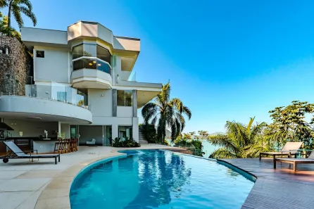 Casa de Condomínio com 4 Quartos à venda, 1500m² no Praia Vermelha, Ubatuba