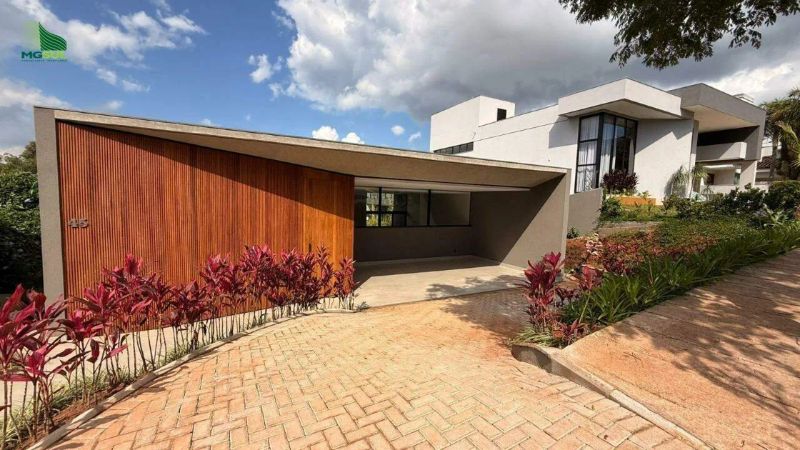 Casa em condomínio com 4 quartos — Serra, Belo Horizonte