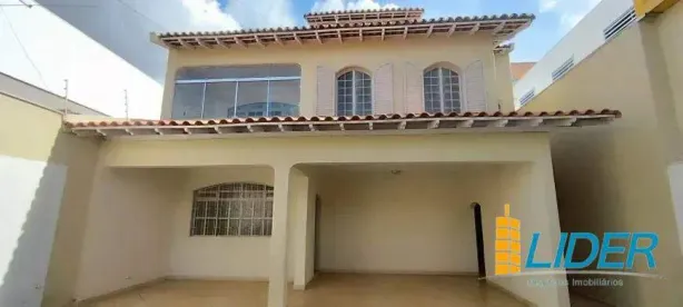 Casa com 3 Quartos à venda, 500m² no Bom Jesus, Uberlândia