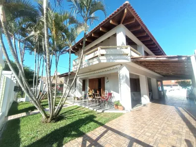 Sobrado com 4 Quartos à venda, 250m² no Capao Novo, Capão da Canoa