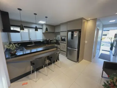 Casa de Condomínio com 5 Quartos à venda, 233m² no Jardim Jacinto, Jacareí