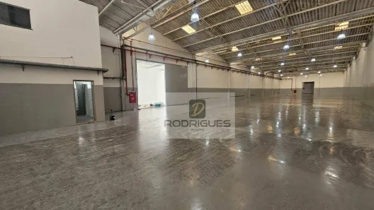 Galpão/Depósito/Armazém para alugar, 1900m² no Taboão, Diadema