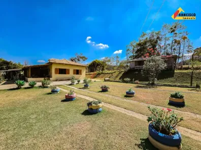 Fazenda/Sítio com 3 Quartos à venda, 150m² no Centro, São Sebastião do Oeste