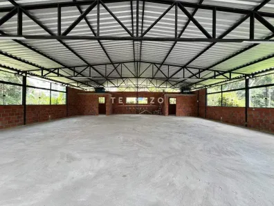 Ponto Comercial para alugar, 250m² no Pimenteiras, Teresópolis
