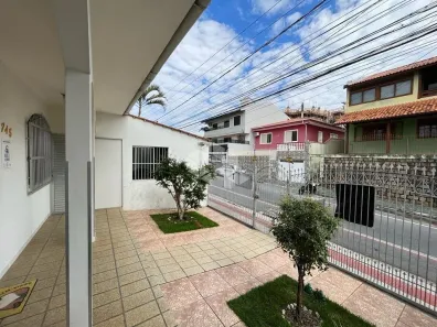 Casa com 3 Quartos à venda, 182m² no Barreiros, São José