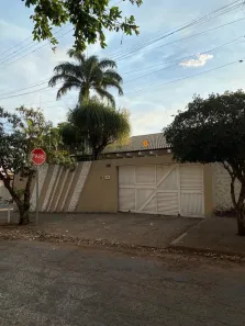 Casa com 3 Quartos à venda, 196m² no Jardim América, Goiânia
