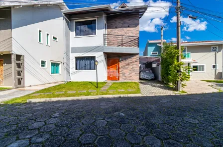 Sobrado com 4 Quartos à venda, 215m² no Uberaba, Curitiba