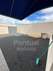 Apartamento com 2 Quartos para alugar, 50m² no Loteamento Monte Hebron, Uberlândia