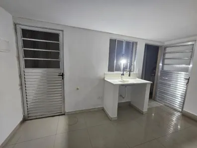 Casa com 1 Quarto para alugar, 40m² no Cidade das Flores, Osasco