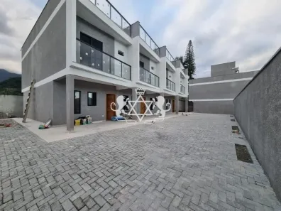 Sobrado com 2 Quartos à venda, 180m² no Jardim Mariella, Caraguatatuba