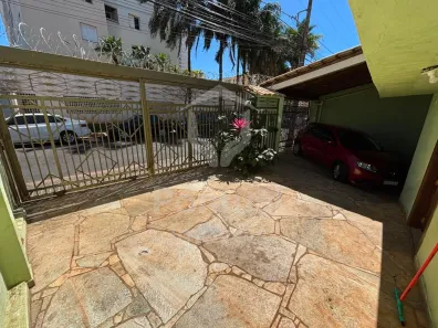 Casa com 4 Quartos para alugar, 150m² no Cazeca, Uberlândia