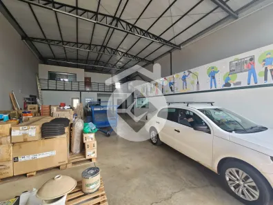 Galpão/Depósito/Armazém para alugar, 340m² no Novo Mundo, Uberlândia