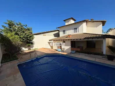 Casa com 4 Quartos para alugar, 250m² no Morada da Colina, Uberlândia
