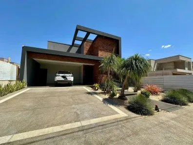 Sobrado com 3 Quartos à venda, 230m² no Setor Morada do Lago, Trindade