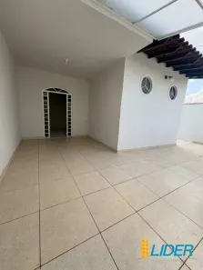 Imóvel Comercial com 3 Quartos para alugar, 100m² no Santa Mônica, Uberlândia