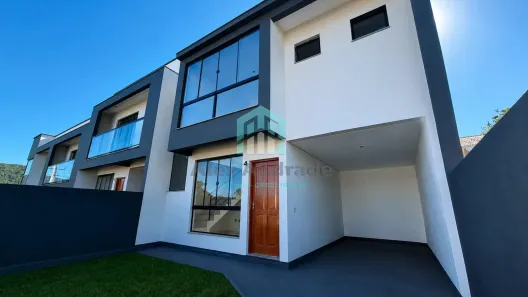 Sobrado com 3 Quartos à venda, 110m² no Forquilhas, São José