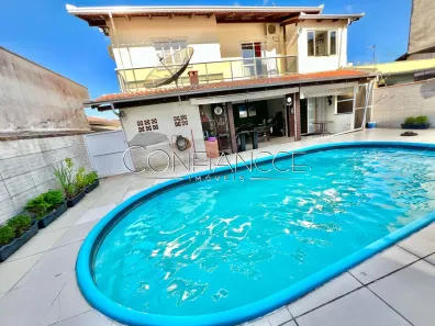 Casa com 2 Quartos para alugar, 260m² no Mercês, Curitiba