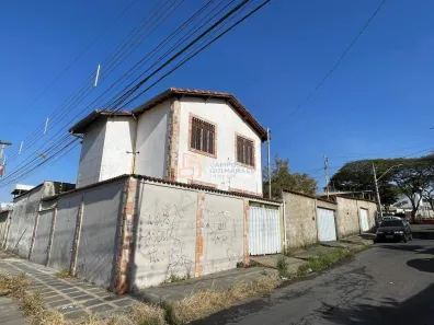 Casa com 3 Quartos para alugar, 200m² no Parque Recreio, Contagem