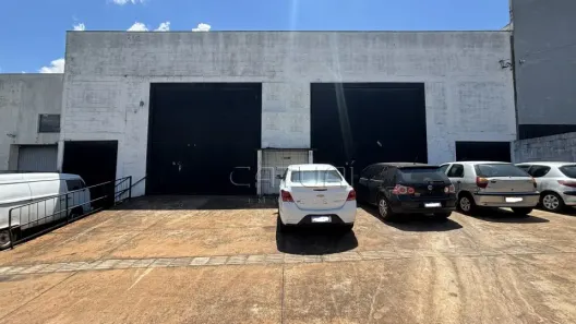 Galpão/Depósito/Armazém com 1 Quarto para alugar, 727m² no Indústrias Leves, Londrina