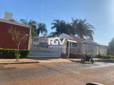Casa com 3 Quartos para alugar, 80m² no Jardim Karaíba, Uberlândia