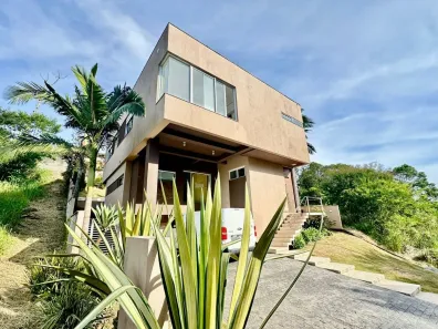 Casa de Condomínio com 3 Quartos à venda, 220m² no Roçado, São José