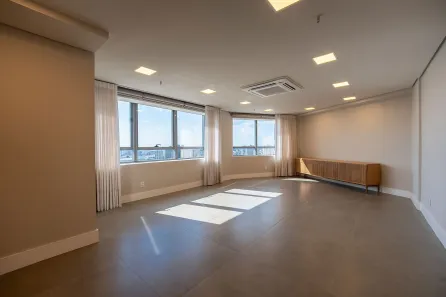 Sala Comercial à venda, 43m² no Chácara das Pedras, Porto Alegre