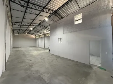 Galpão/Depósito/Armazém para alugar, 200m² no Cidade dos Funcionários, Fortaleza