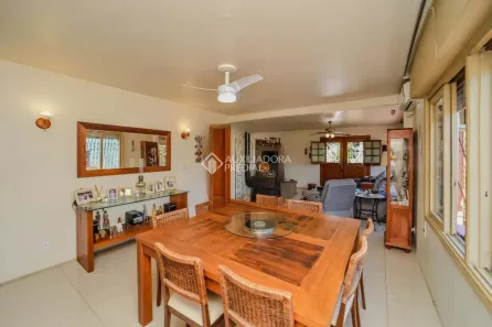Casa com 3 Quartos à venda, 172m² no Três Figueiras, Porto Alegre