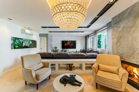 Casa com 4 Quartos para alugar, 246m² no Santa Cândida, Curitiba