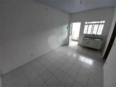 Casa com 1 Quarto para alugar, 30m² no Pirajussara, São Paulo