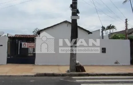 Casa com 3 Quartos para alugar, 105m² no Segismundo Pereira, Uberlândia