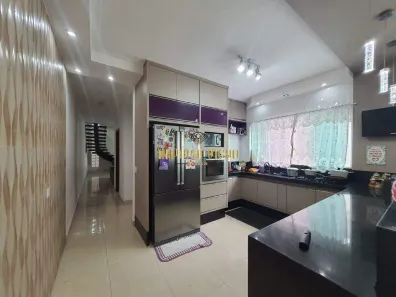 Sobrado com 3 Quartos à venda, 242m² no Jardim Quaresmeira, Suzano