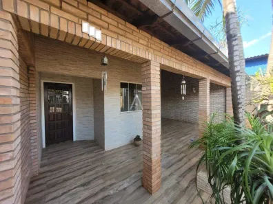 Casa com 3 Quartos à venda, 183m² no Jardim Gisela, Toledo