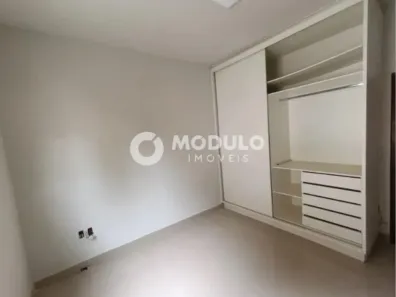 Casa com 4 Quartos para alugar, 260m² no Santa Mônica, Uberlândia