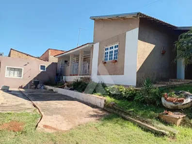 Fazenda/Sítio com 3 Quartos à venda, 200m² no Jardim Maricota, Itapetininga