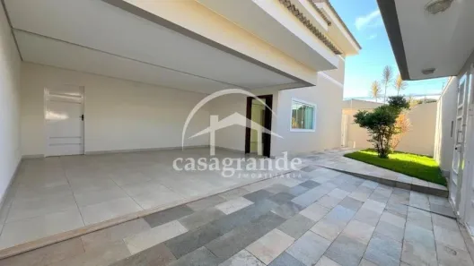 Sobrado com 3 Quartos à venda, 350m² no Santa Mônica, Uberlândia
