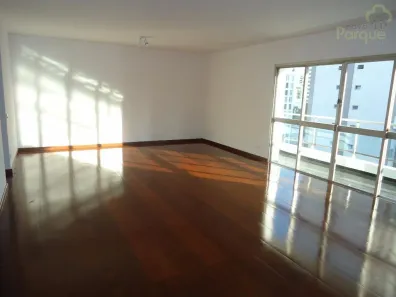 Apartamento com 3 Quartos para alugar, 200m² no Aclimação, São Paulo