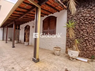 Casa com 3 Quartos à venda, 134m² no Centro, Montes Claros