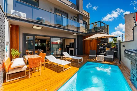 Casa com 4 Quartos para alugar, 246m² no Santa Cândida, Curitiba