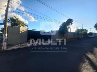 Casa com 1 Quarto para alugar, 9500m² no Tibery, Uberlândia