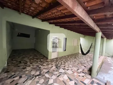Casa com 3 Quartos para alugar, 90m² no Luizote de Freitas, Uberlândia