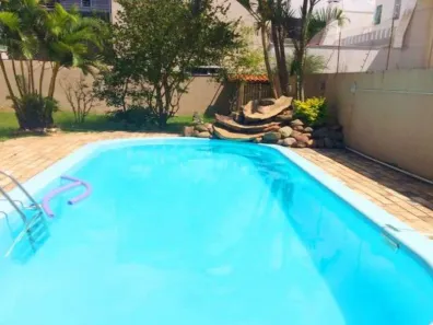 Casa com 5 Quartos para alugar, 200m² no Praia dos Amores, Balneário Camboriú