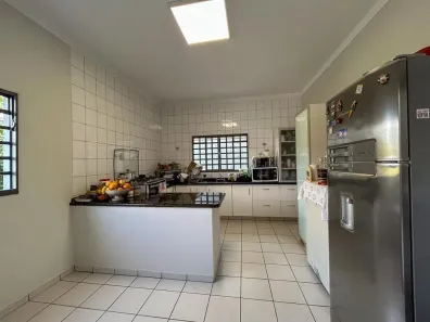 Sobrado com 4 Quartos à venda, 320m² no Andrade, Londrina