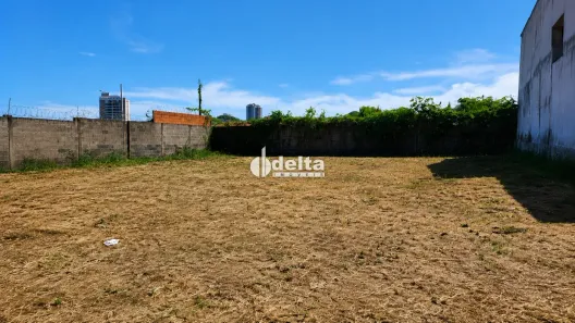 Lote/Terreno à venda, 900m² no Pampulha, Uberlândia