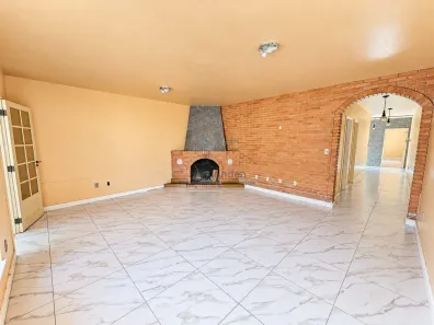 Casa com 2 Quartos para alugar, 180m² no Centro, Pelotas
